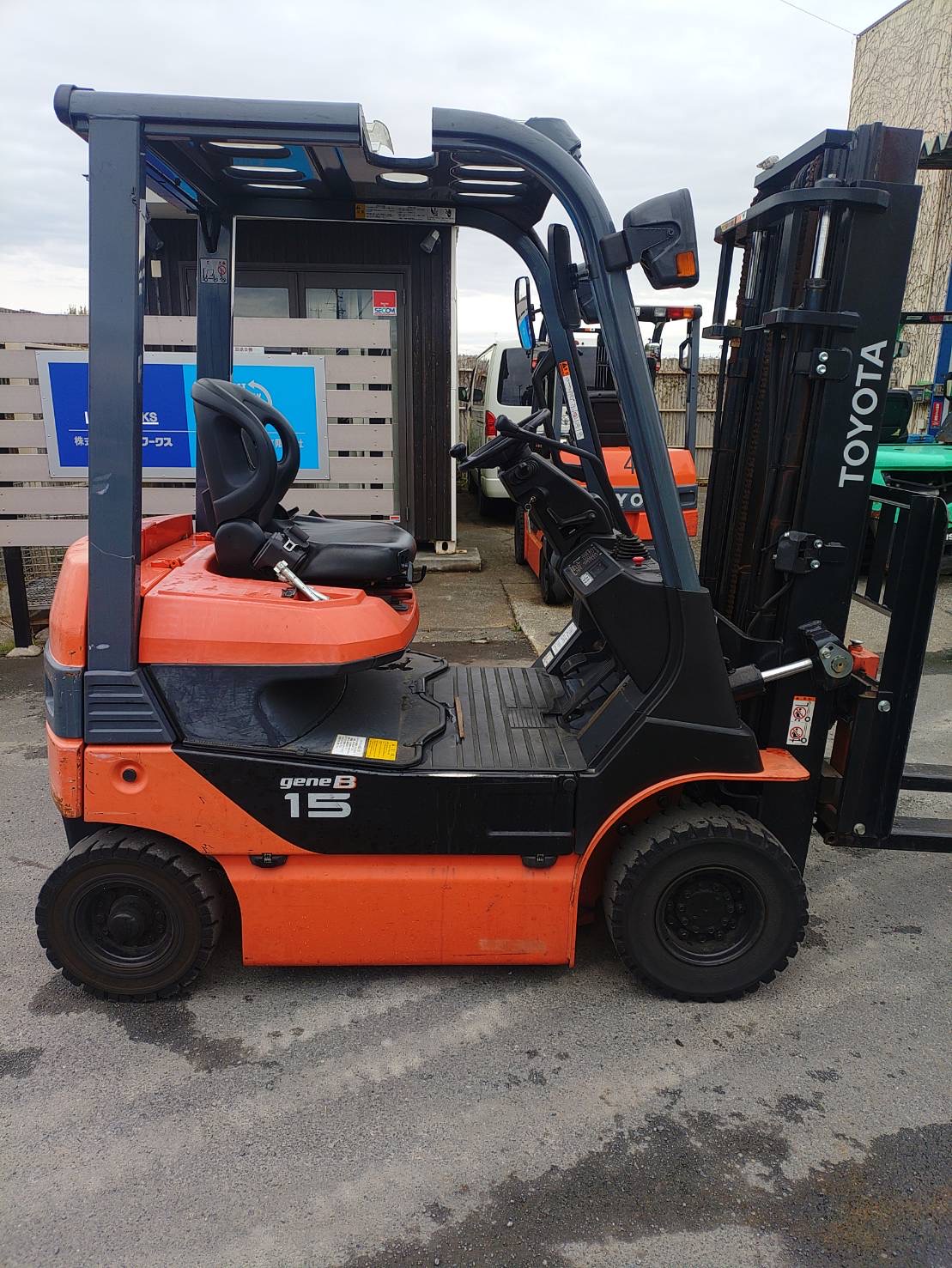 トヨタ中古車【8FB15】