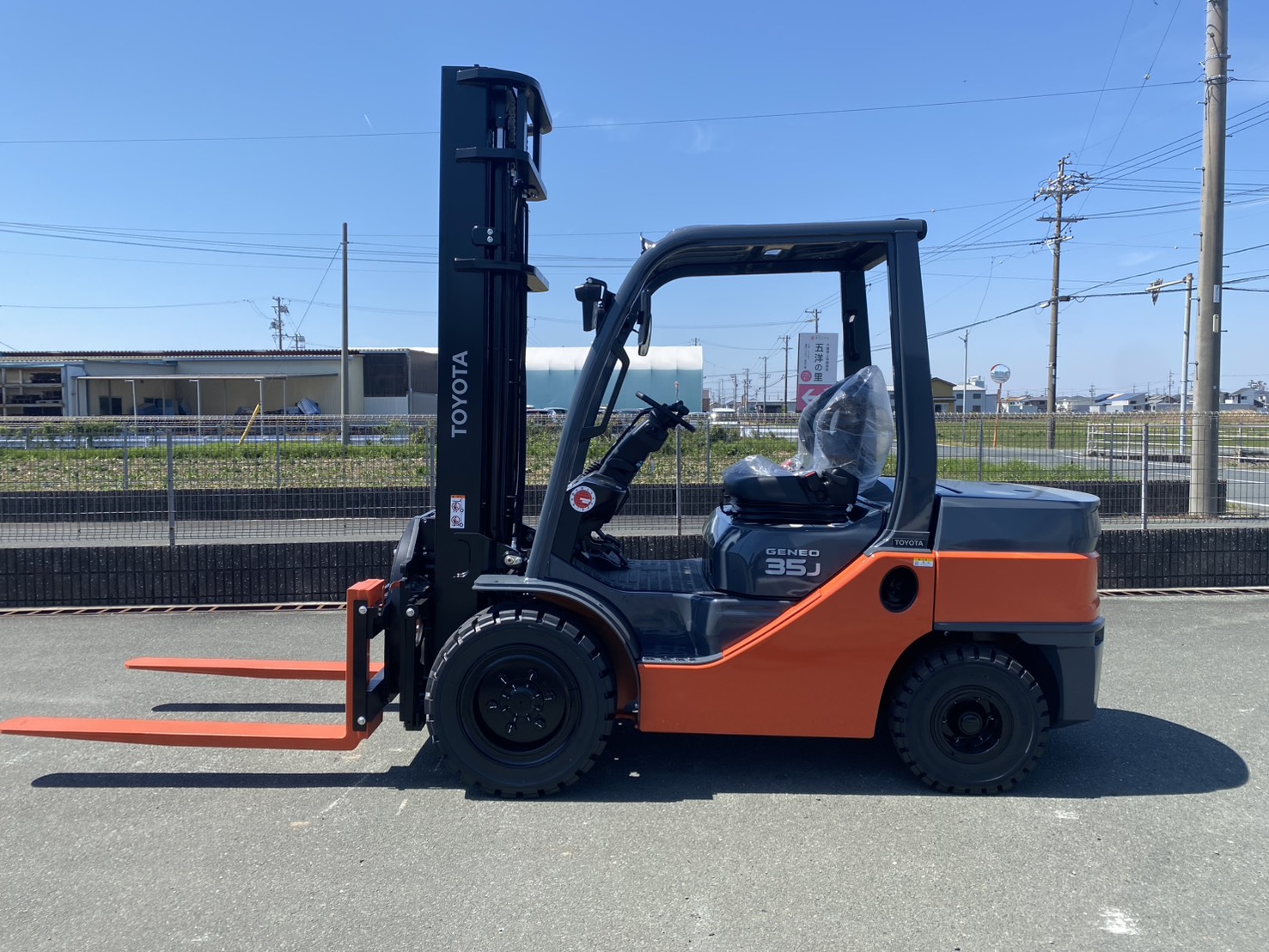 トヨタ新車【12-8FDJ35】