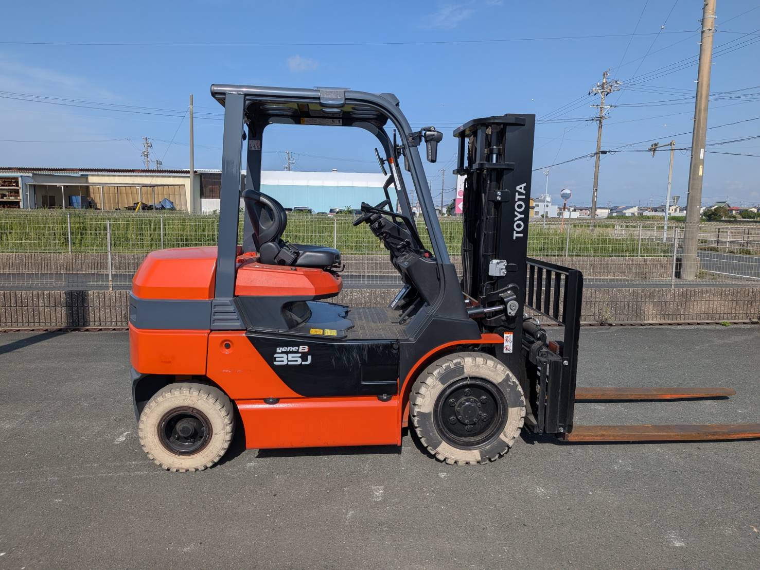 トヨタ中古車【8FBJ35】